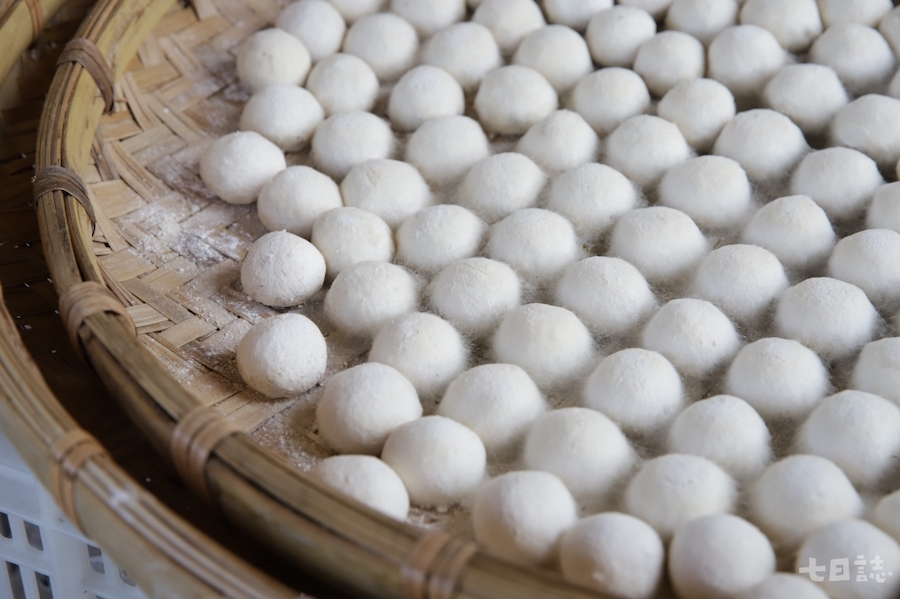 Round white balls of jiu chu